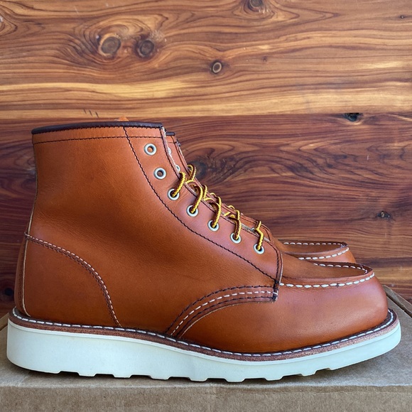 Red Wing Shoes Shoes - Red Wing Heritage Women, Moc Toe, Oro Legacy, Size 7D(Wide), EXCELLENT Condition